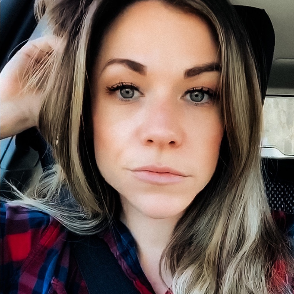 Meet your Posher, Cassandra
